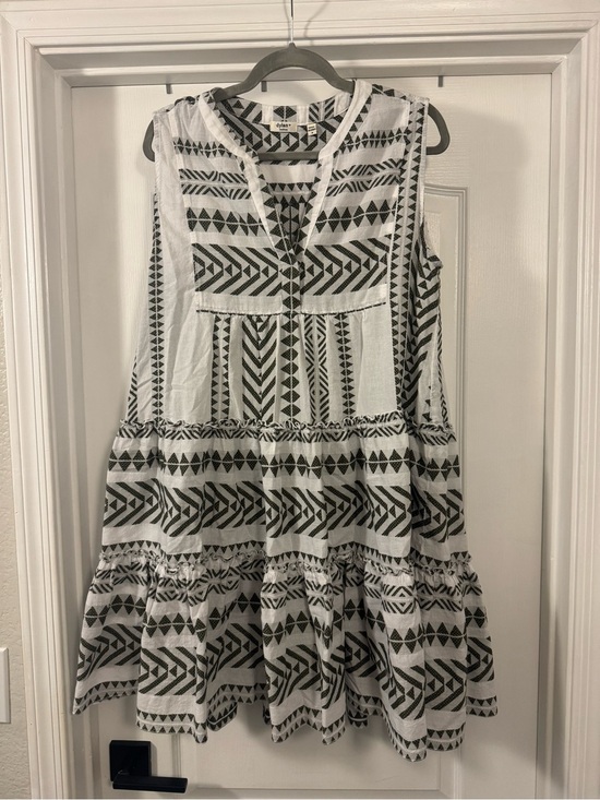 dylan Dresses & Skirts - Dylan Alexa Sleeveless Geometric Tiered Mini Dress